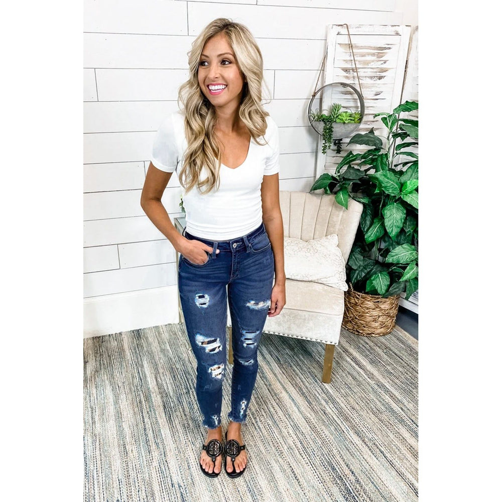 Dark-Blue-Distressed-Skinny-Jeans-pockets